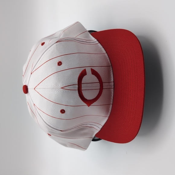 MLB| NWT Vintage MLB Red Cincinnati Reds Sports Cap Snap Back Grey Brim - Picture 4 of 14